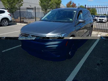 2023 Volkswagen Tiguan - image 2