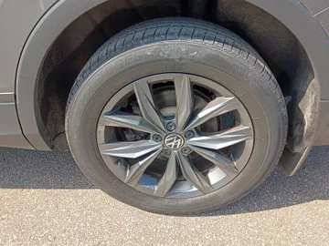 2023 Volkswagen Tiguan - image 6