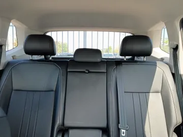 2023 Volkswagen Tiguan - image 7