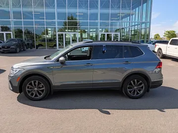2023 Volkswagen Tiguan - image 3