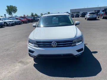 2018 Volkswagen Tiguan - image 2