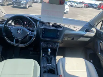 2018 Volkswagen Tiguan - image 9