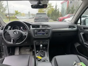 2020 Volkswagen Tiguan - image 8