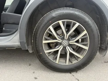 2020 Volkswagen Tiguan - image 7