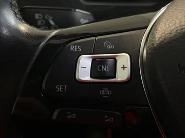 2021 Volkswagen Tiguan - image 29
