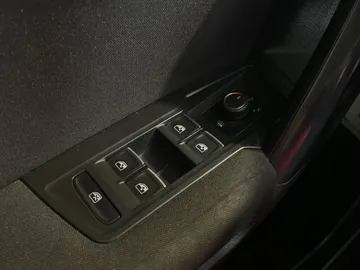 2021 Volkswagen Tiguan - image 27