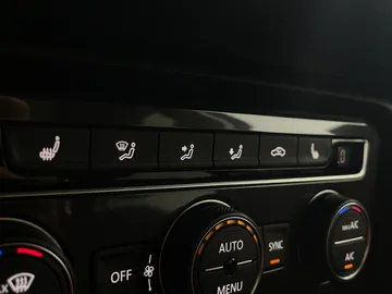2021 Volkswagen Tiguan - image 28