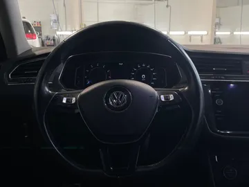 2021 Volkswagen Tiguan - image 19