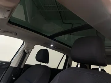 2021 Volkswagen Tiguan - image 6