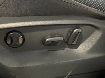 2021 Volkswagen Tiguan - image 21