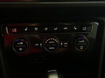 2021 Volkswagen Tiguan - image 25