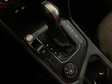 2021 Volkswagen Tiguan - image 31