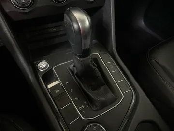 2020 Volkswagen Tiguan - image 29
