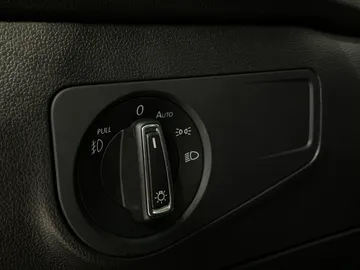 2020 Volkswagen Tiguan - image 20