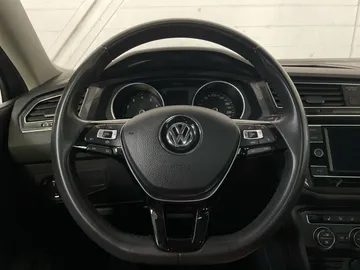 2020 Volkswagen Tiguan - image 19