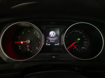 2020 Volkswagen Tiguan - image 18