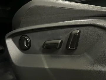 2020 Volkswagen Tiguan - image 21
