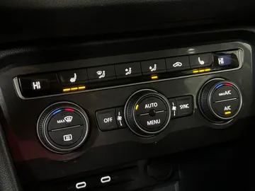 2020 Volkswagen Tiguan - image 24