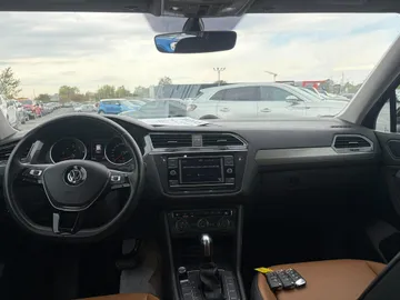 2020 Volkswagen Tiguan - image 9