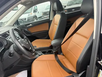 2020 Volkswagen Tiguan - image 8