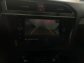 2022 Volkswagen Tiguan - image 24