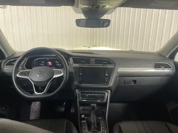 2022 Volkswagen Tiguan - image 4