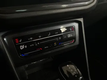 2022 Volkswagen Tiguan - image 25