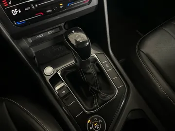2022 Volkswagen Tiguan - image 31