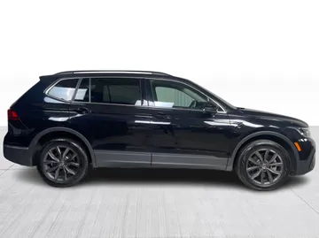 2022 Volkswagen Tiguan - image 2