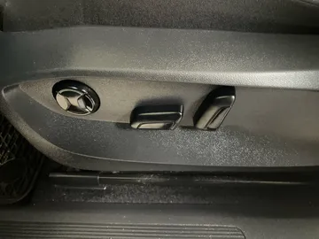 2022 Volkswagen Tiguan - image 21