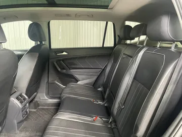2022 Volkswagen Tiguan - image 16