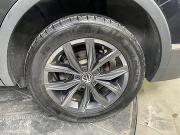 2022 Volkswagen Tiguan - image 7
