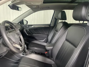 2022 Volkswagen Tiguan - image 3