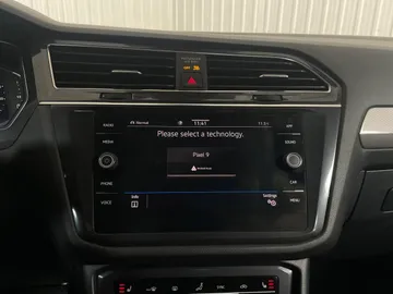 2022 Volkswagen Tiguan - image 8