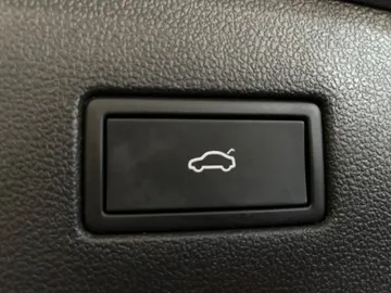 2022 Volkswagen Tiguan - image 21