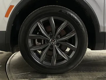 2022 Volkswagen Tiguan - image 6