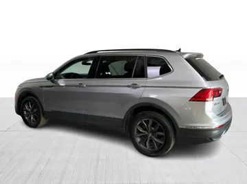 2022 Volkswagen Tiguan - image 11