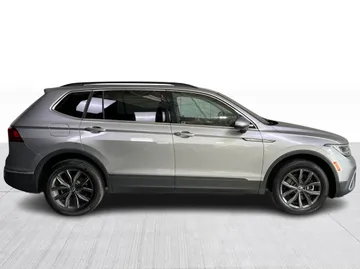 2022 Volkswagen Tiguan - image 2
