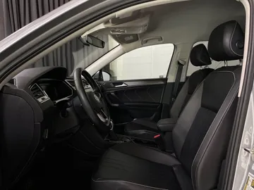 2022 Volkswagen Tiguan - image 3