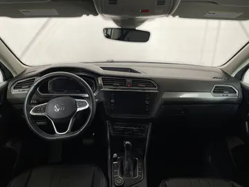 2022 Volkswagen Tiguan - image 4