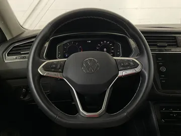 2022 Volkswagen Tiguan - image 18