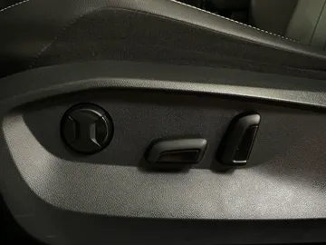 2022 Volkswagen Tiguan - image 20