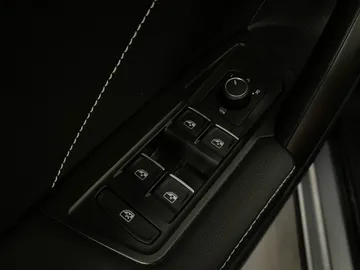 2022 Volkswagen Tiguan - image 25