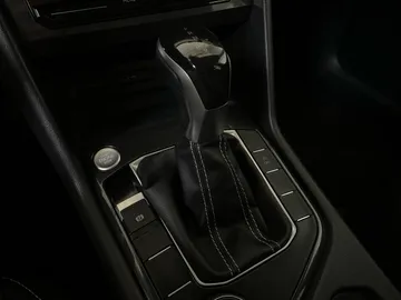 2022 Volkswagen Tiguan - image 28