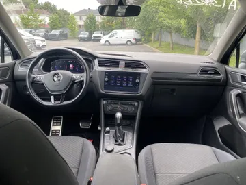 2021 Volkswagen Tiguan - image 9