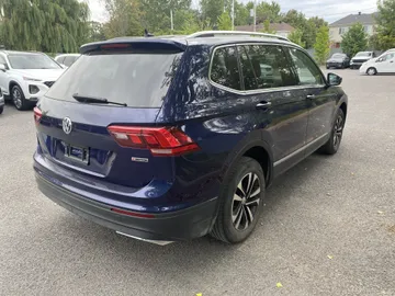 2021 Volkswagen Tiguan - image 3