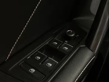2022 Volkswagen Tiguan - image 25