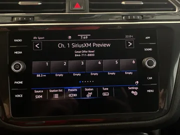 2022 Volkswagen Tiguan - image 32