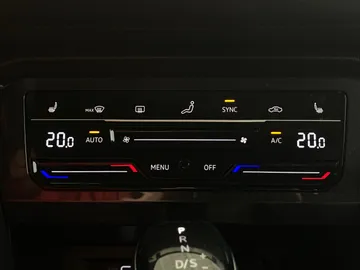 2022 Volkswagen Tiguan - image 23