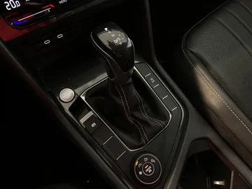 2022 Volkswagen Tiguan - image 30